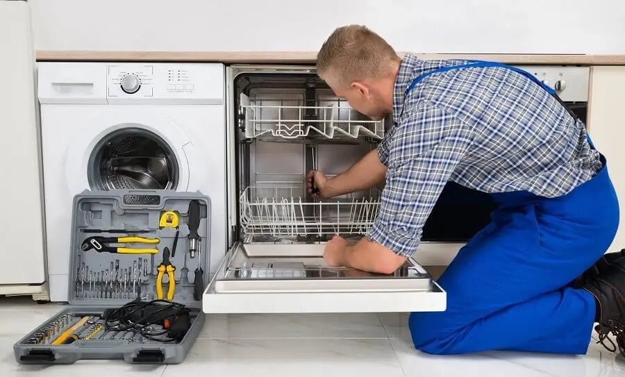 Çayırova Siemens servisi teknisyen ekibi beyaz eşya tamiri yaparken